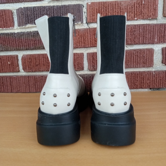 NWT Aquatalia 'Scilla' Weatherproof Genuine Leather Short Studded Chelsea Boots - Picture 8 of 13